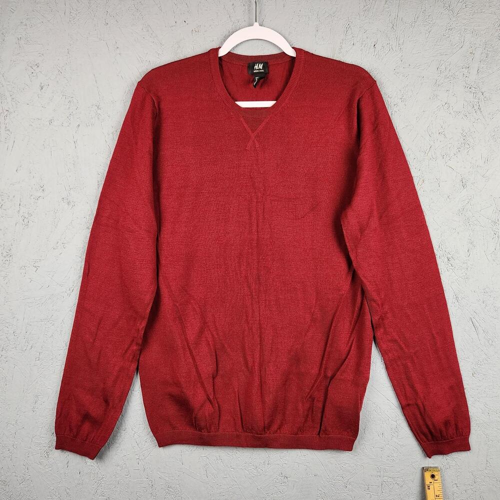 H&M Sweater Mens Large Red Merino Wool V Neck Lightweight Pullover Knit Classic